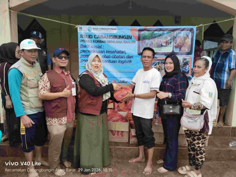 RSUD Cabangbungin Turun Langsung Layani Warga Terdampak Banjir Jayalaksana