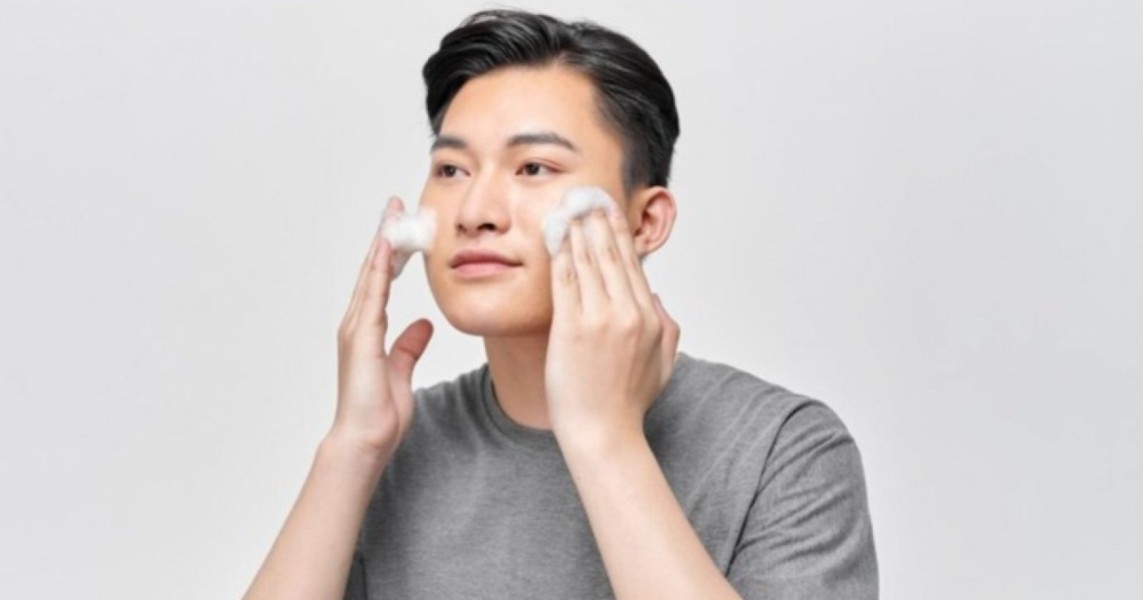 Basic Skincare Pria Simpel Menurut Dokter Kulit Terpercaya