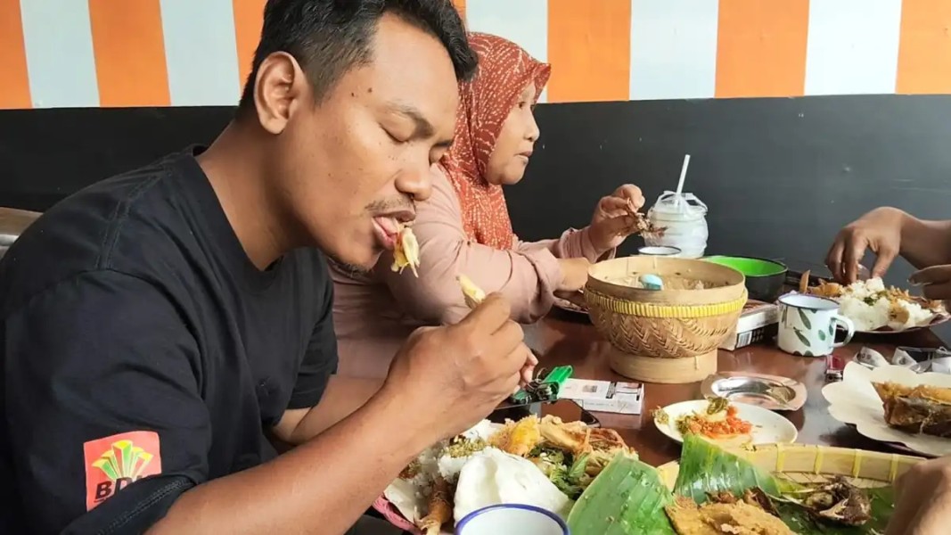Kisah Inspiratif RM Faizal Food: Dari Keterbatasan Menuju Sukses Kuliner Ingkung Jumbo di Karanganyar