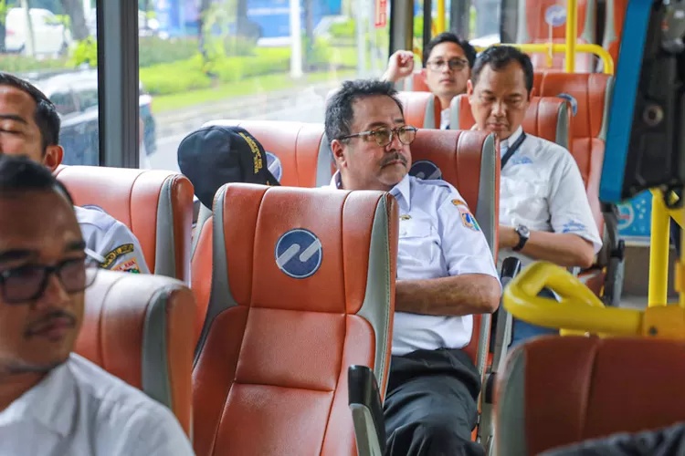 Rano Karno Dorong Peralihan Warga ke Transportasi