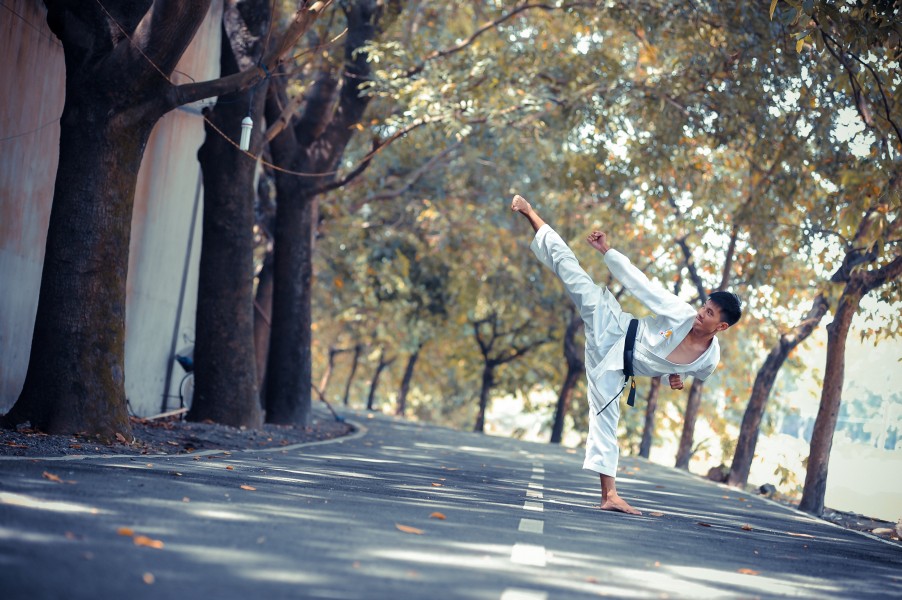 Latihan Karate Membentuk Keterampilan dan Karakter Kuat