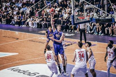 Dewa United Tunjukkan Dominasi Total di Semifinal Basket 2025