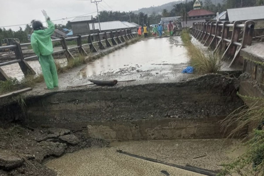 Jembatan di Pulau Seram Maluku Akses Transportasi Lumpuh