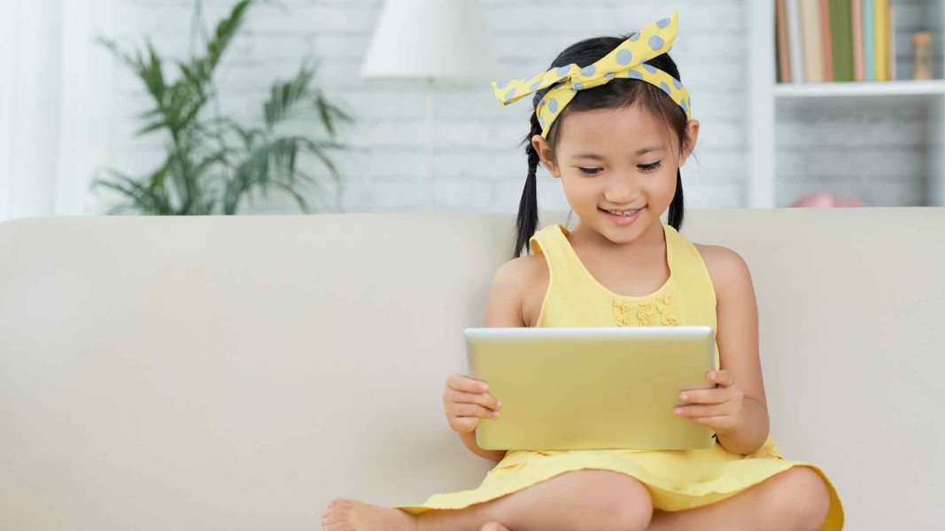 Kendalikan Gadget Anak, Ciptakan Lingkungan Digital Aman