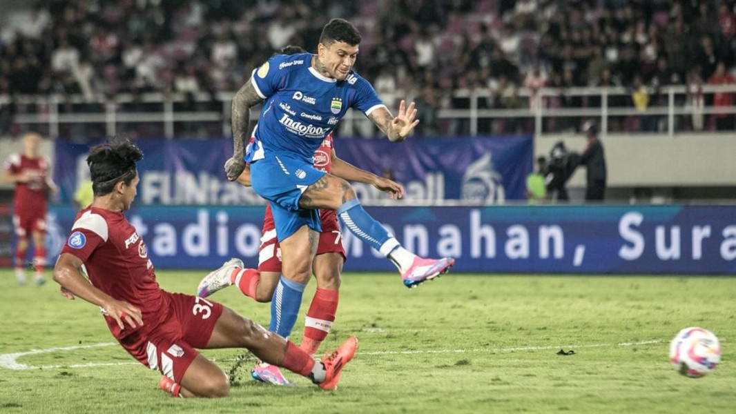 Persib Bandung Tetap Bertengger di Puncak Klasemen BRI Liga 1 Meski Dibantai Persebaya 4 1