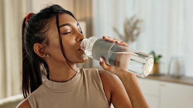 Peneliti Ungkap Kurang Minum Air Bisa Naikkan Hormon Stres hingga 50 Persen