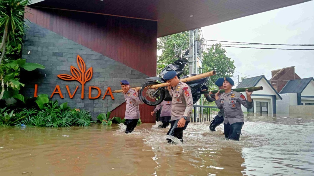 Banjir Mengancam: Warga Perumahan Labuapi dalam Kepungan Air