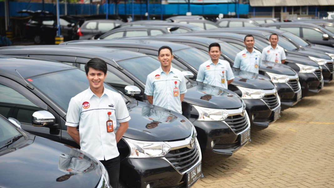 Kenyamanan Perjalanan Dinas Terjamin dengan Sewa Mobil TRAC