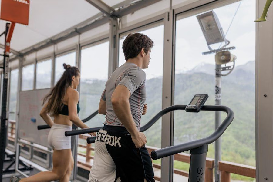 5 Cara Bikin Latihan di Treadmill Jadi Seru dan Nggak Membosankan