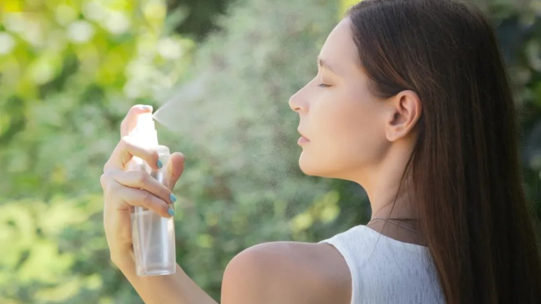 Cara Membuat Face Mist Alami Sendiri di Rumah untuk Kulit Segar dan Glowing Setiap Hari