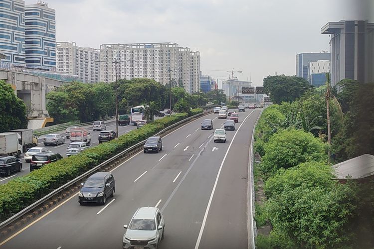 Penggunaan Bahu Jalan di Tol Semanggi: Solusi Mengurangi Kepadatan Lalu Lintas Menurut Data Jasa Marga