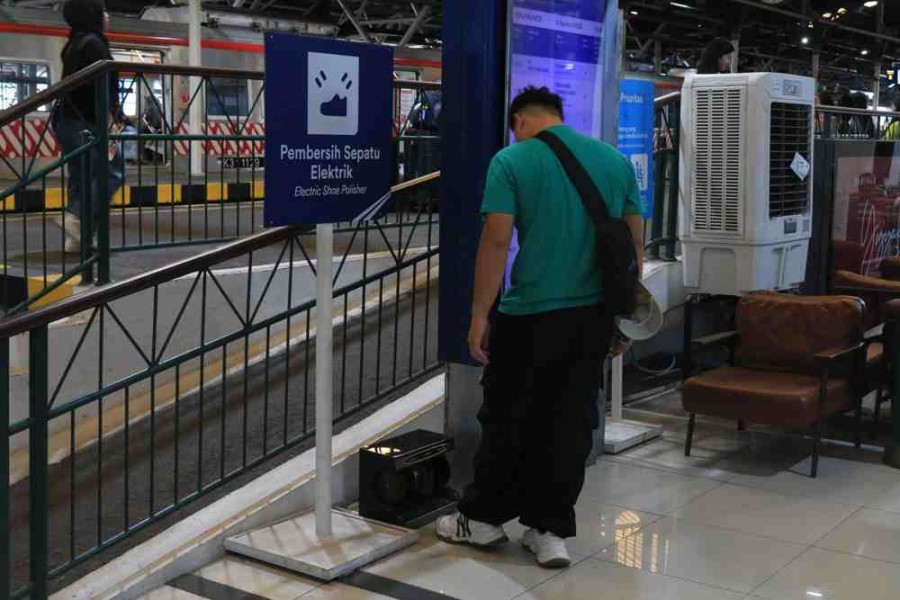 KAI Tambah Pengering Payung dan Pembersih Sepatu di Stasiun