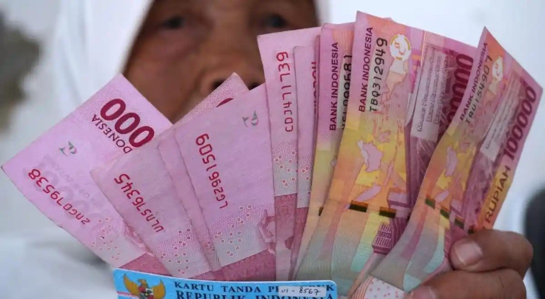 Cek Daftar Bansos Desember 2025 Cair, BLT Rp900.000 hingga Sembako-Minyak