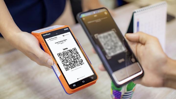 QRIS Tap In n Out Permudah Bayar Transportasi Umum di Jabodetabek