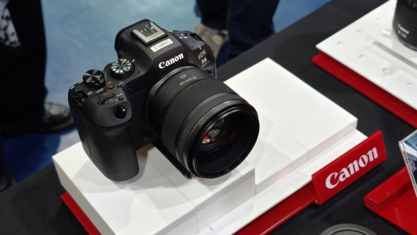 Canon Luncurkan Kamera Profesional EOS C50 dan R6 di Indonesia