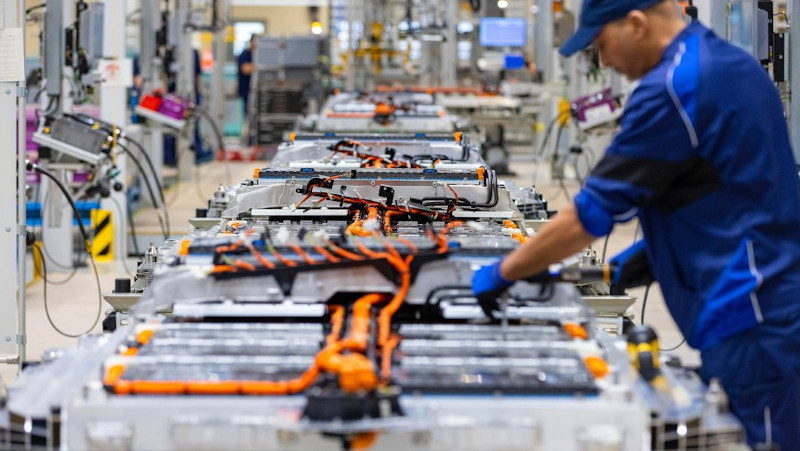 Indonesia Siap Jadi Produsen Baterai Kendaraan Listrik Terbesar Dunia dan Produsen Stainless Steel Nomor Dua pada 2040