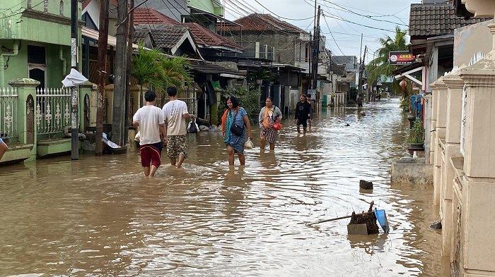 Puluhan Rumah di Perumahan Villa Nusa Indah Bogor Terendam Banjir: Warga Berjuang di Tengah Bencana