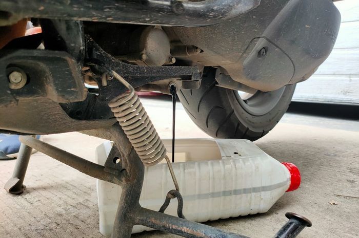Jurus Jitu Cegah Sepeda Motor Kehabisan Oli: Tips Lengkap untuk Motor Lebih Awet dan Performa Optimal