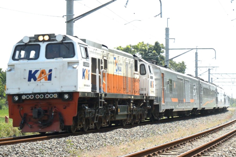 KAI Divre II Sumbar Larang Keras Aktivitas Ngabuburit Di Jalur Rel Kereta