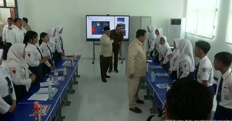 Prabowo Luncurkan Smartboard Dorong Sekolah Digital Indonesia
