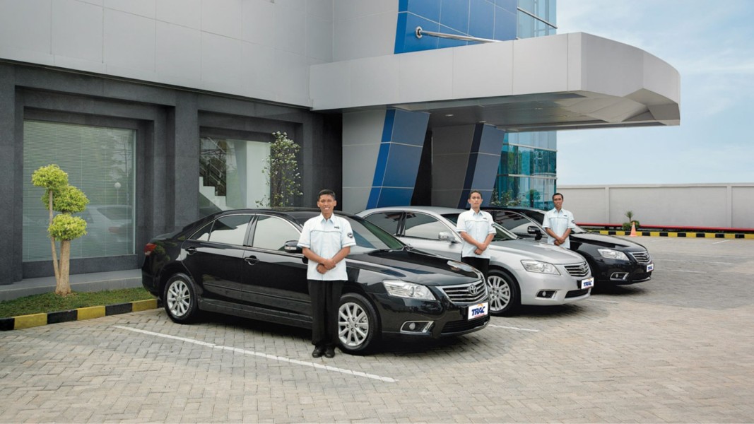 Rental Mobil dengan Driver: Solusi Praktis dari TRAC untuk Perjalanan Bisnis