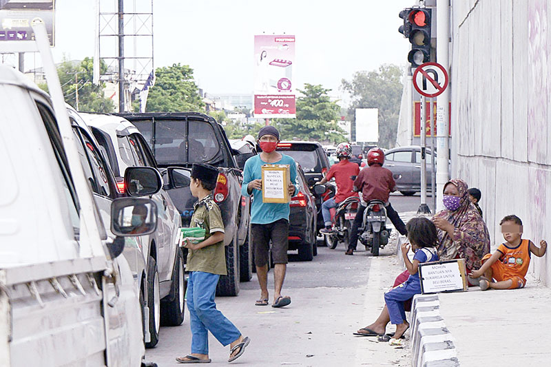 Viral Video Seorang Wanita Mengemis dengan Anak di Pekanbaru