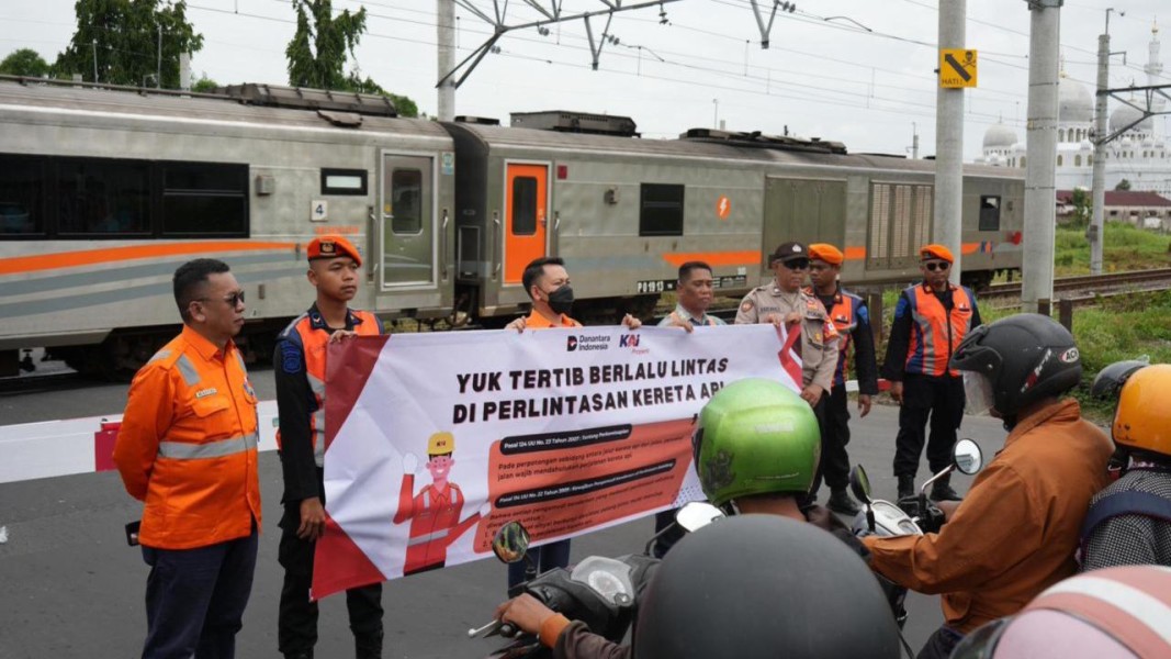 Jelang Angkutan Lebaran 2026, KAI Properti Imbau Masyarakat Disiplin Saat Melintas di Perlintasan Sebidang