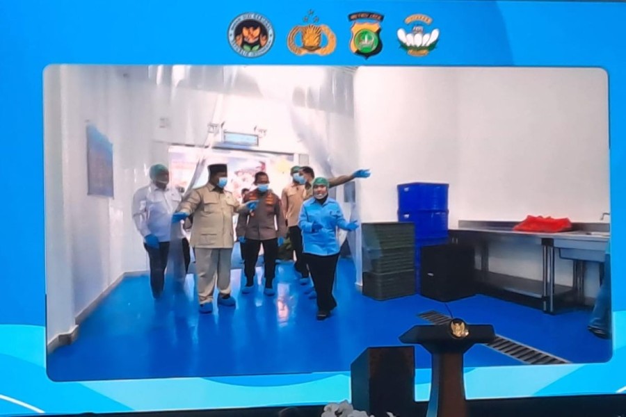 Prabowo Tiba Di SPPG Palmerah Polri Pakai APD Dan Masker