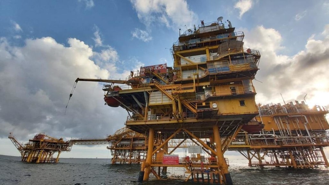 Perusahaan Energi Eropa Menunda Ekspansi Energi Bersih: Fokus Jangka Pendek pada Minyak dan Gas