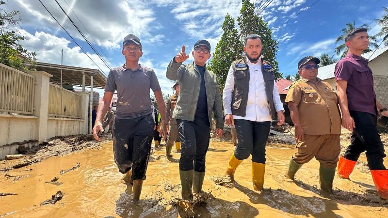 Wamendagri Pastikan Koordinasi Bantuan Alat Berat dan Damkar di Padang Lancar