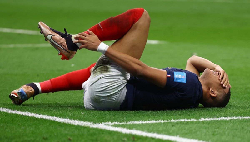 Pemain Sepak Bola Ini Tegar Hadapi Cedera Paling Ekstrem