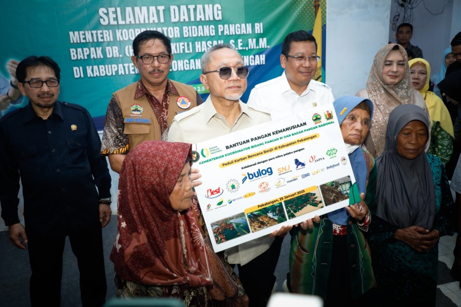 Pemerintah Salurkan Bantuan Pangan untuk Korban Banjir di Pekalongan