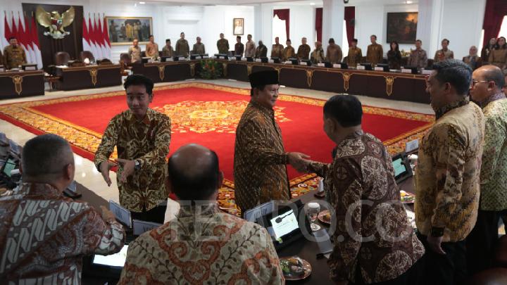 Prabowo Pamer Kerja Tiga Bulan Kabinet Merah Putih Harga BBM dan Pangan Terkendali Tiket Pesawat Turun