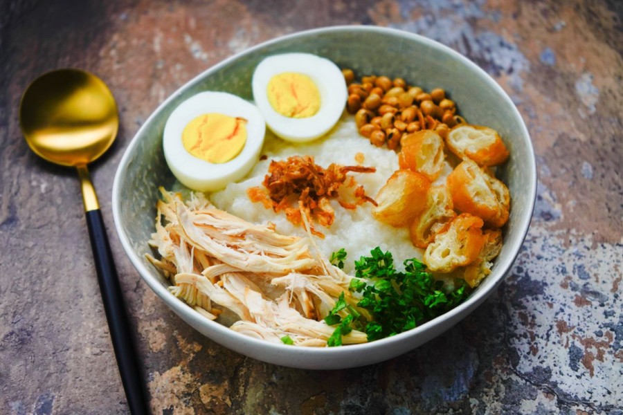 6 Rekomendasi  Bubur Ayam Terbaik di Surabaya untuk Sarapan Lezat dan Hangat Favorit Warga