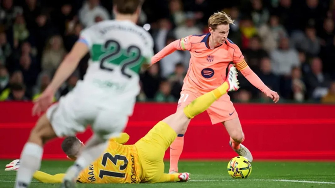 Jenderal Lini Tengah: Frenkie de Jong Pimpin Barcelona Taklukkan Elche