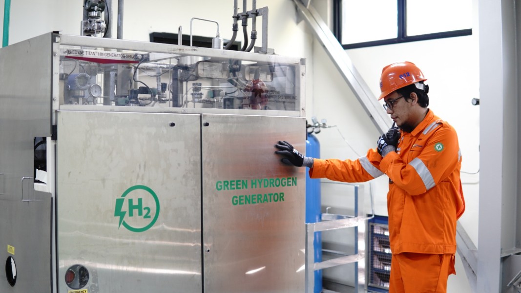 Terobosan Energi Ramah Lingkungan: PLN UP3 Pasuruan Uji Coba Hydrogen Fuel Cell Generator di Gili Ketapang