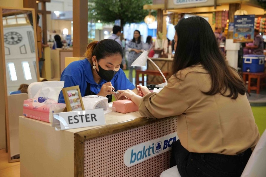 BCA Expoversary 2025 Angkat Potensi Sahabat Disabilitas Menjadi Nail Artist