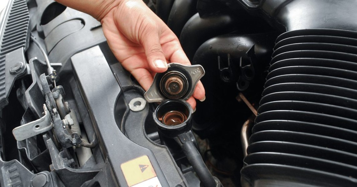 Kenali Tanda Air Radiator Mobil Habis dan Cara Mengatasinya