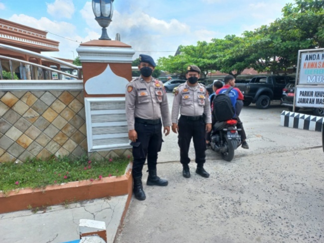 Pengamanan Khusyuk Sholat Jumat, Polres Batubara Jamin Keselamatan dan Kenyamanan Jamaah