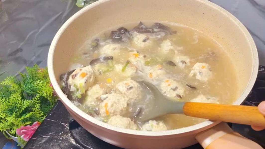 Resep Gurih Bakso Ayam Jamur Kuah Soto, Sajian Hangat di Rumah