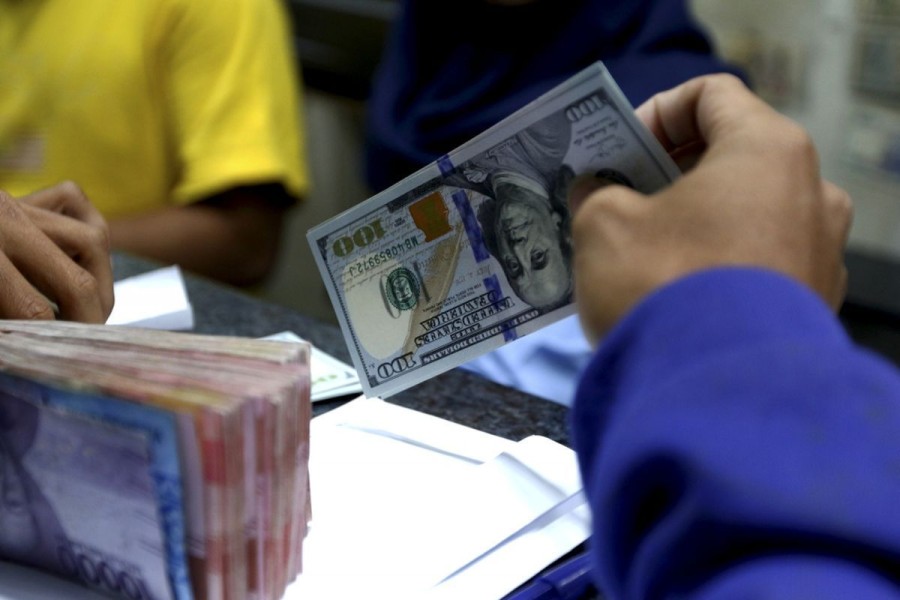Data Kurs Jual Beli Dolar AS di Bank Indonesia dan 7 Bank Besar Lainnya Per 8 April 2025