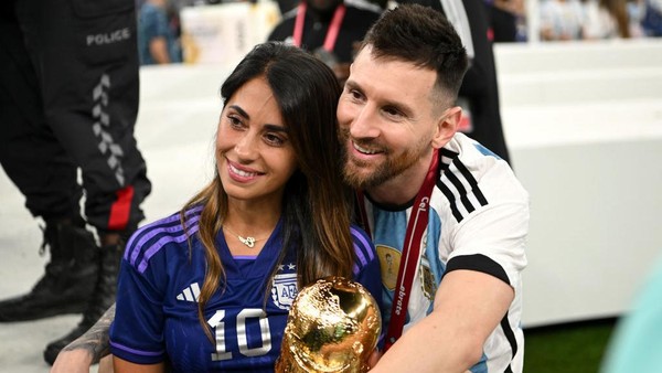 7 Pemain Sepak Bola Paling Bucin yang Romantis di Mata Publik