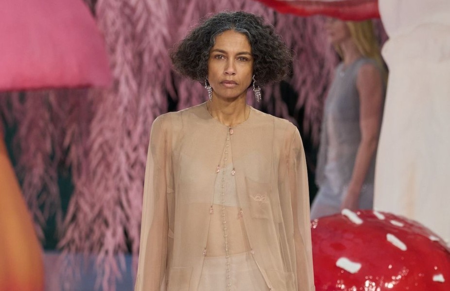 Stephanie Cavalli Buka Peragaan Chanel Paris Usia 49 Tahun