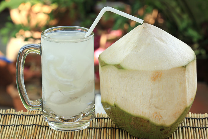 Kelapa Muda Jadi Minuman Favorit Segar untuk Berbuka Puasa Ramadan