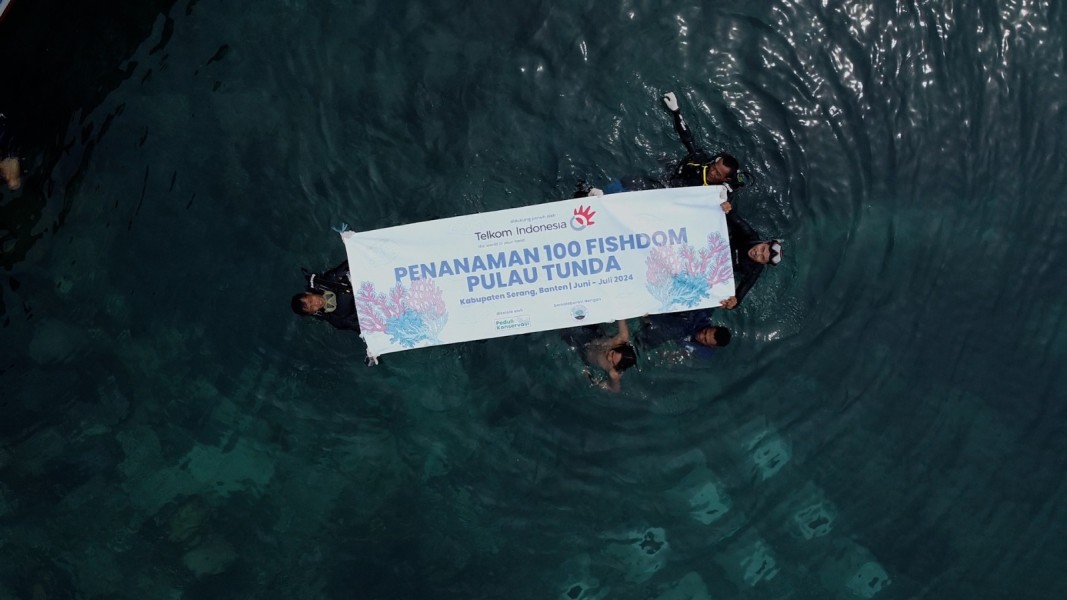 Telkom Menunjukkan Kepemimpinan dalam Pelestarian Alam melalui Program Restorasi Terumbu Karang dan Reboisasi Telkom Menunjukkan Kepemimpinan dalam Pelestarian Alam melalui Program Restorasi Terumbu Karang dan Reboisasi