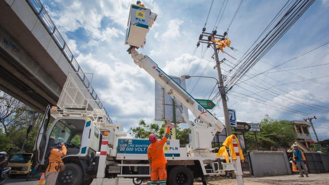 Kabel Sembrawut di Jalan Sisingamangaraja: PLN Tegaskan Bukan Miliknya, Kenali Perbedaan Kabel dari Instansi Lain