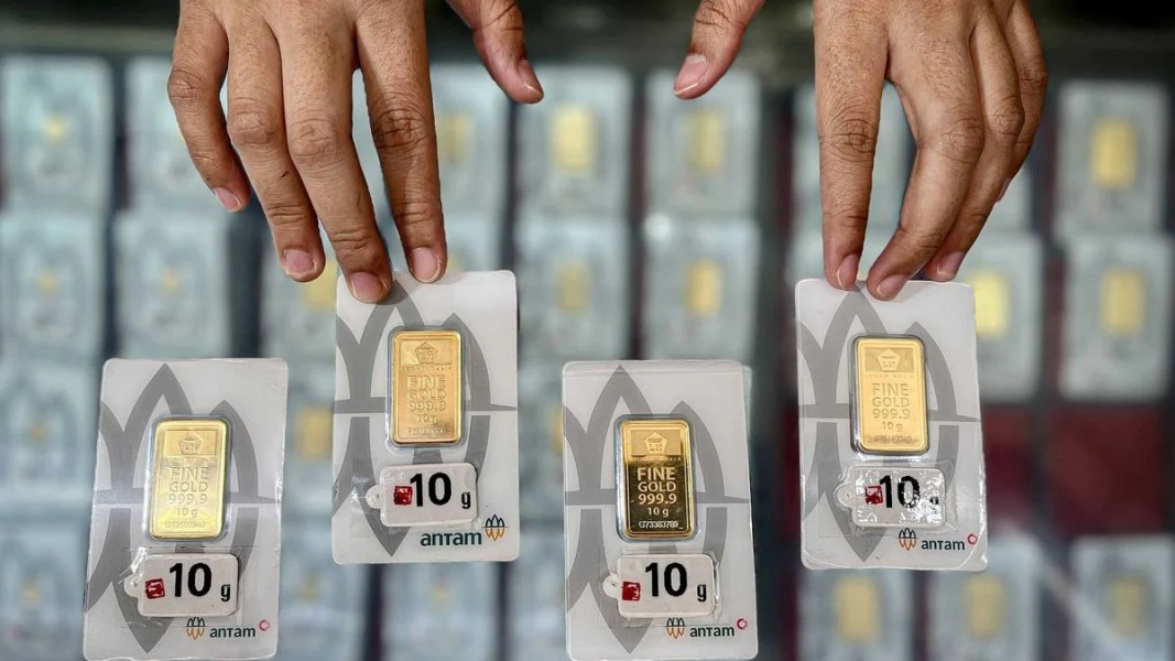 Harga Emas Antam Hari Ini Turun Jadi Rp3.042.000 Per Gram