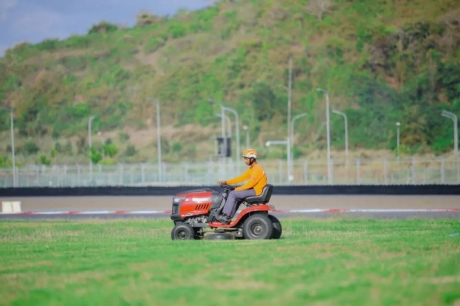Rumput Sirkuit Mandalika Siap Sambut MotoGP Standar Dunia