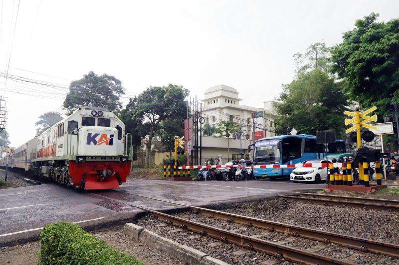 KAI Tutup Perlintasan Liar demi Keselamatan Kereta Api