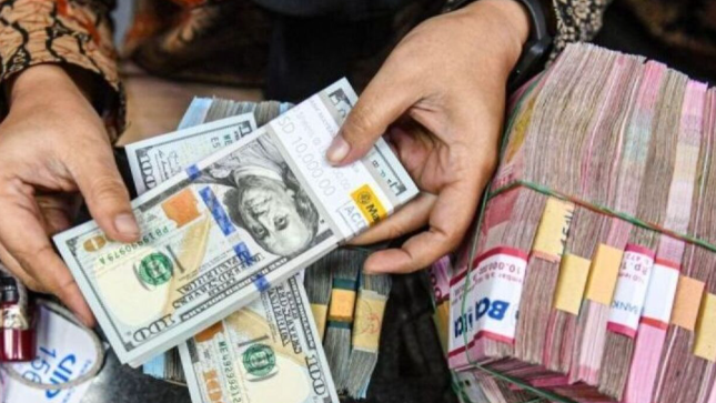 Rupiah Terdepresiasi, Dollar AS Menguat: Analisis Kurs Terbaru 2025